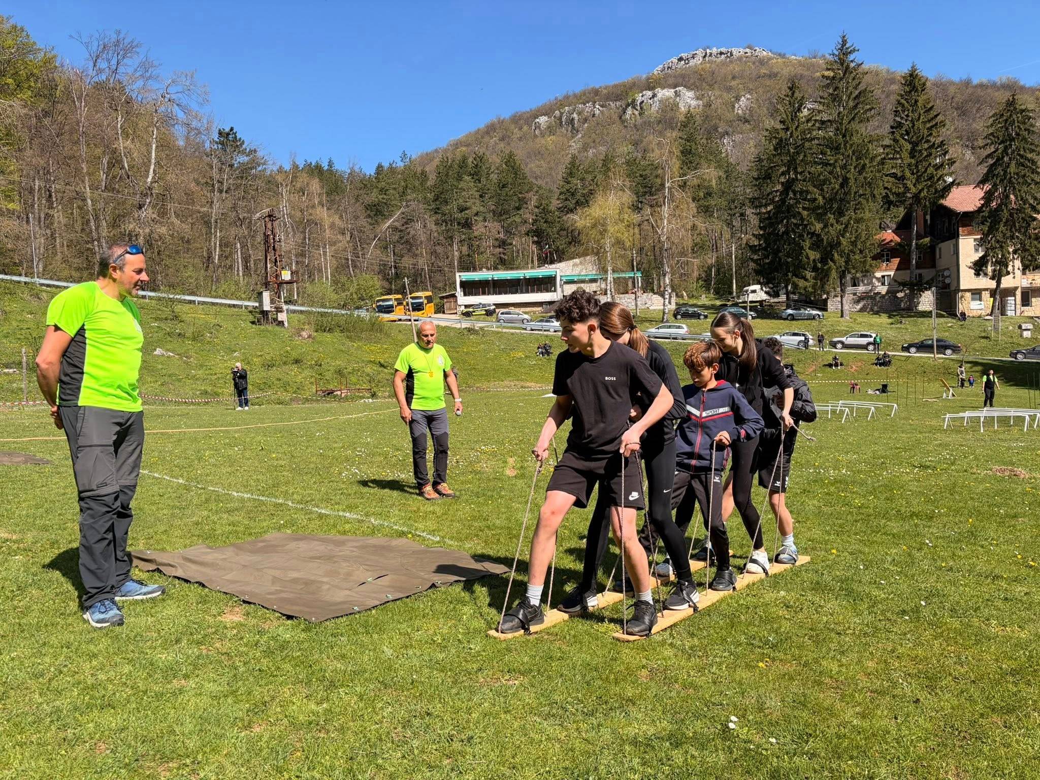 Над 200 ученици се включиха в традиционния пролетен спортно-туристически празник във Врачански балкан